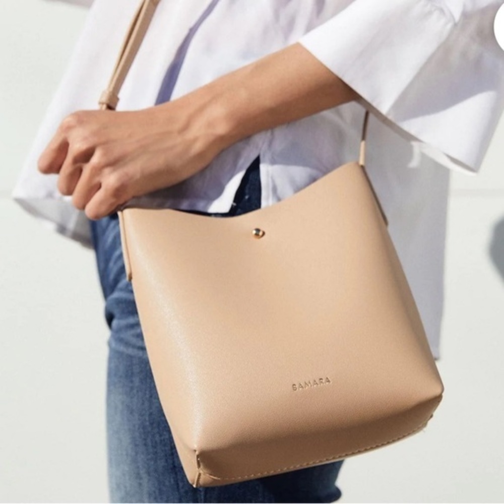 Samara Shoulder Bag color Tan